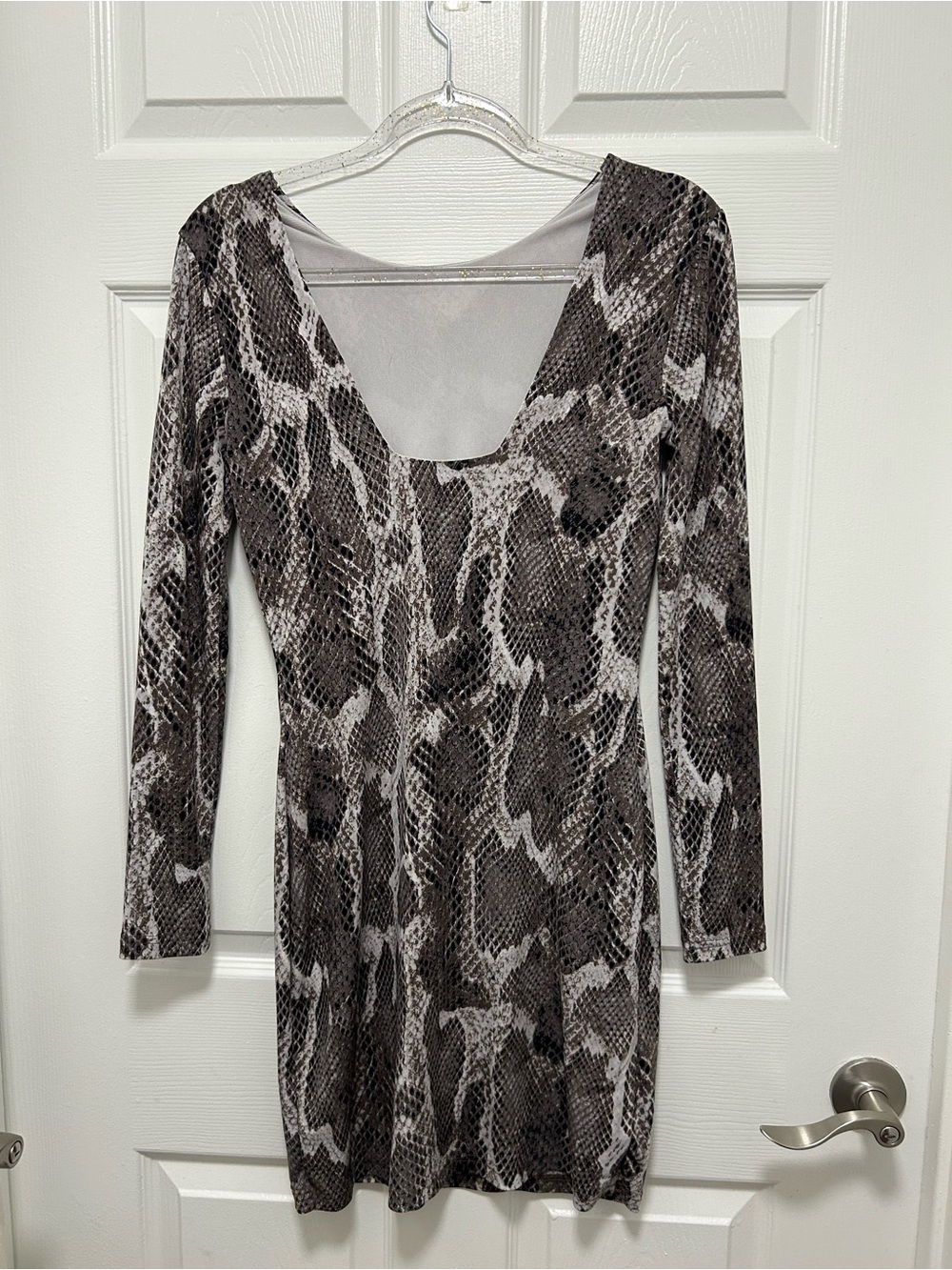 Jennifer Lopez Gray Snake-Print Long Sleeve Bodycon Dress - Picture 2 of 3
